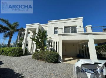 Casa · 350m² · 6 Ambientes · 4 Cocheras · Casa en Venta Nuevo Quilmes Comunidad 1