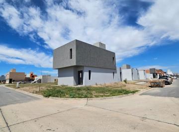Casa · 258m² · 3 Dormitorios · 2 Cocheras · Casa 3 Dorm. en Quebradas de Manantiales