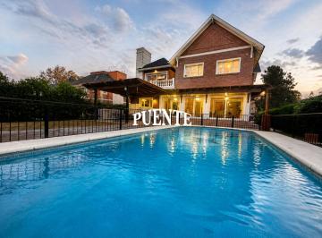 Casa · 470m² · 7 Ambientes · Importante Casa en Venta en Saint Thomas Sur