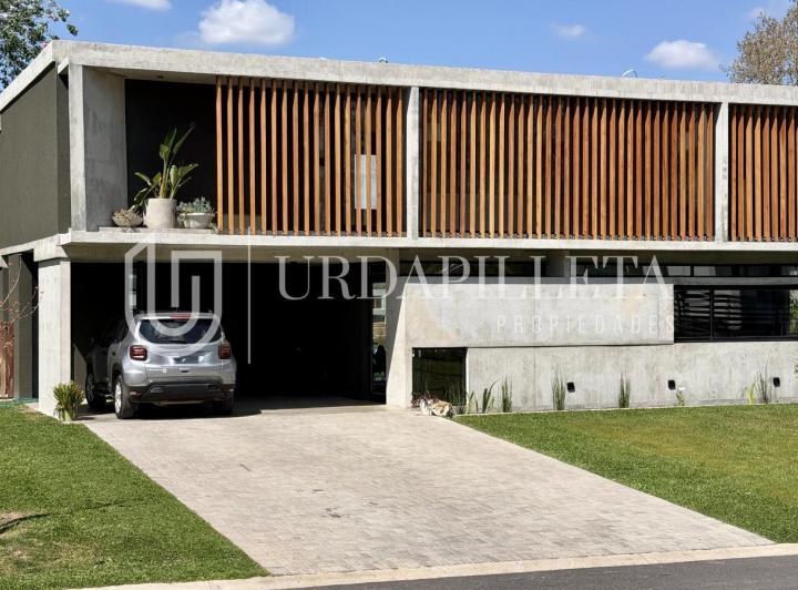 Casa · 615m² · 6 Ambientes · 4 Cocheras