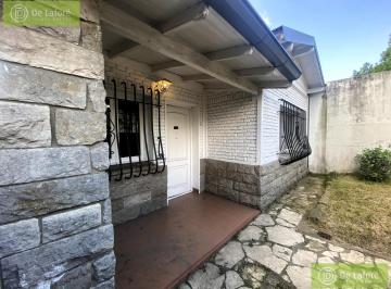 Casa · 88m² · 3 Ambientes · 1 Cochera · Venta - Casa 3 Ambientes Renovada, con Jardín, Patio, Terraza y 2 Cocheras, Béccar