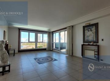 Departamento · 200m² · 4 Ambientes · Alquiler 24 Meses - Semi Piso con Vista a Playa Varese de 6 Ambientes - Lavalle 2253