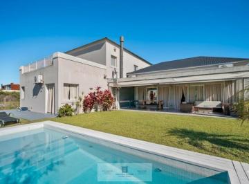 Jardin exterior vista abierta · Casa en Venta Barrio Nautico Albanueva