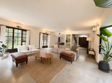 Casa · 200m² · 4 Ambientes · 2 Cocheras · Nueva Casa en Venta - un Lote Central - Miraflores Country Club
