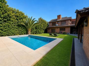 Casa · 250m² · 5 Ambientes · 4 Cocheras · Casa en Venta - un Lote 550 m² - Miraflores Country Club