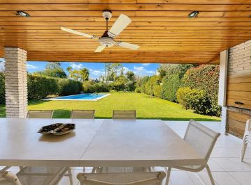 Casa · 250m² · 4 Ambientes · Casa en Venta - 4 Ambientes C/ Dependencia - Dos Lotes Centrales - Miraflores Country Club