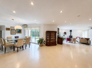 Casa · 250m² · 5 Ambientes · Casa en Venta - 5 Ambientes - Lote Central - Miraflores Country Club