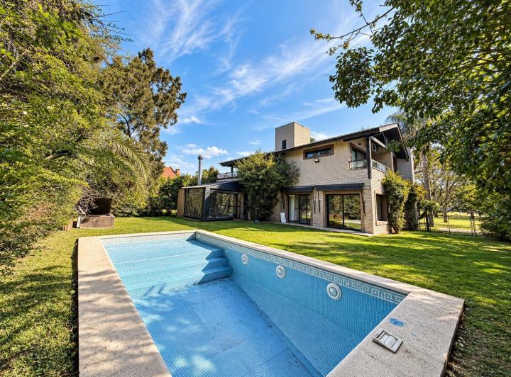Casa · 200m² · 4 Ambientes