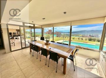 Casa · 217m² · 7 Ambientes · 4 Cocheras · Casa en Puerto del Aguila Country Nautico