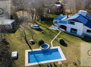 Casa · 357m² · 4 Ambientes · 2 Cocheras · Casa en Venta en Cuesta Blanca - 4 Dorm. - 7778 m de Terreno - Escritura