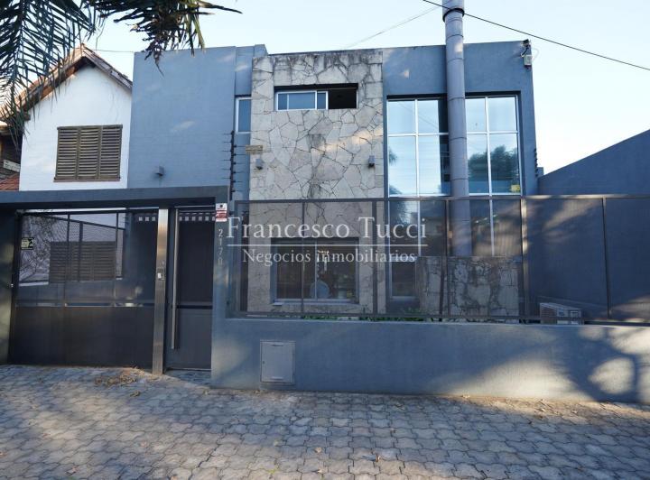 Casa · 200m² · 5 Ambientes · 3 Cocheras