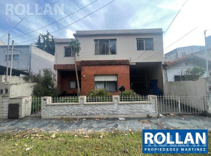 Casa · 300m² · 8 Ambientes · 2 Cocheras