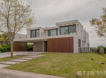 Casa · 460m² · 6 Ambientes · 4 Cocheras · Casa en Ventas en Marinas - Puertos/escobar