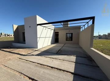 Casa · 130m² · 8 Ambientes · 2 Cocheras · Casa en Venta - Docta Central