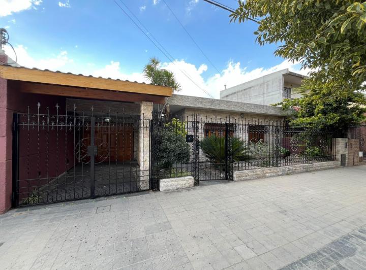 Casa · 150m² · 7 Ambientes · 2 Cocheras