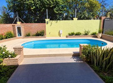 Casa · 143m² · 2 Dormitorios · 1 Cochera · Córdoba - Arguello - Santiago Buesso Esquina Antequeira Castro Al 7792