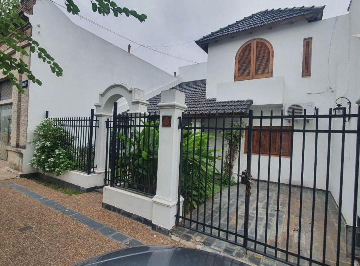 Casa en venta en Ciudad de Santa Fe · 8 ambientes