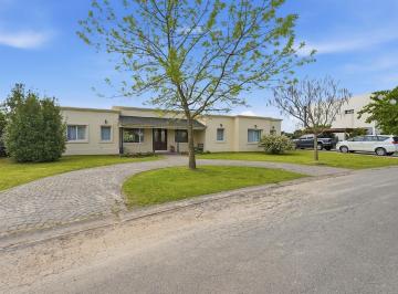 Casa · 270m² · 6 Ambientes · 2 Cocheras · Casa en Barrio Cerrado El Cantón