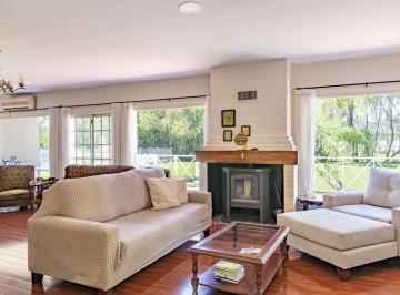 Casa · 254m² · 4 Ambientes · 6 Cocheras · Casa en San Diego C. C