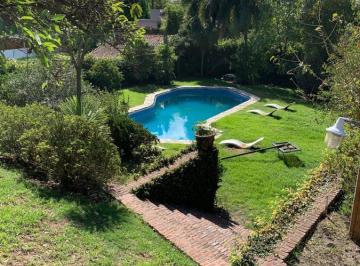 Casa · 350m² · 5 Ambientes · 3 Cocheras · Casa - Punta Chica en Alquiler!