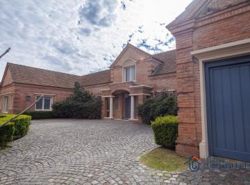 Casa · 551m² · 5 Dormitorios · 5 Cocheras · Casa en Martindale C. C en Venta Sobre Polo