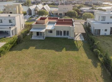 Casa · 150m² · 5 Ambientes · 1 Cochera · Casa en San Sebastian 5 Ambientes