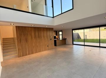 Casa · 360m² · 4 Ambientes · 2 Cocheras · Exclusiva Casa en Venta - La Luisita