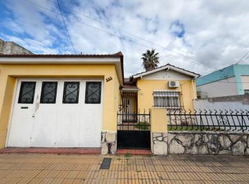 Casa de 3 ambientes, Lomas de Zamora · Casa con 2 Dorm. y Cochera en Venta en Llavallol