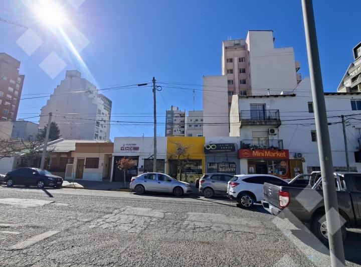 Casa · 200m² · 8 Ambientes · 1 Cochera