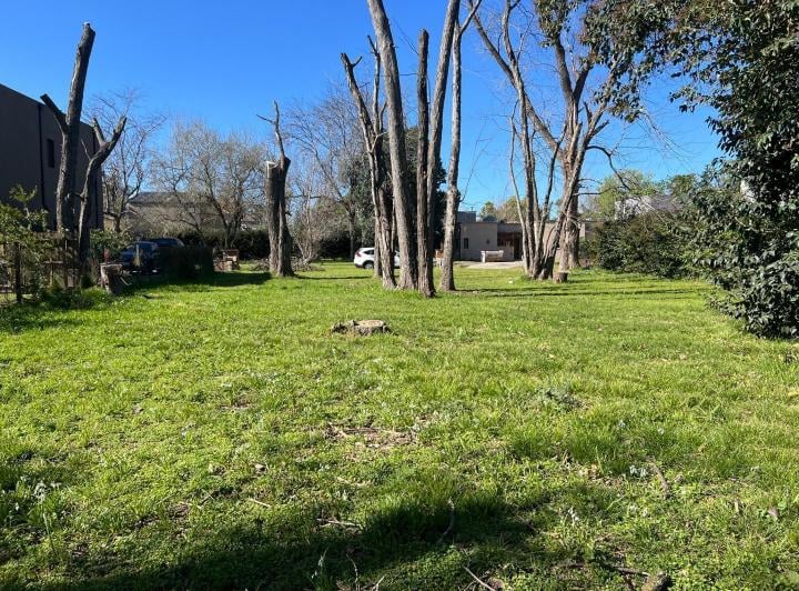 Terreno · 863m²