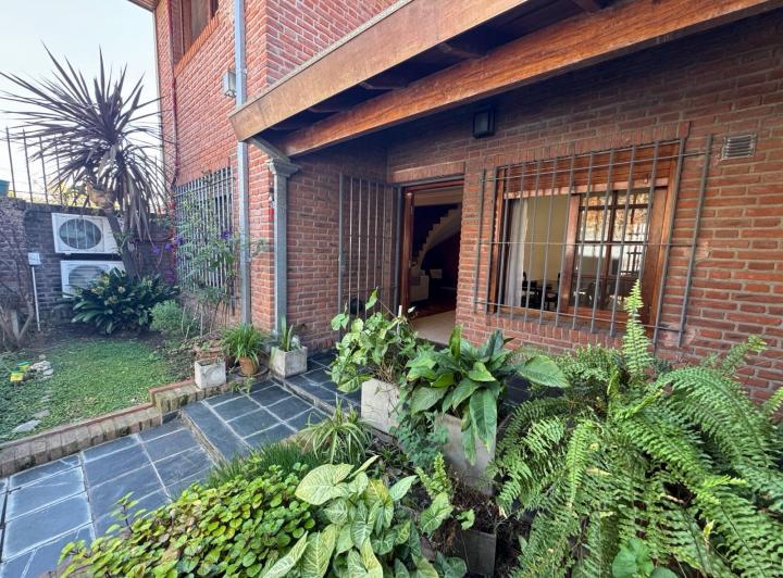Casa · 180m² · 5 Ambientes · 1 Cochera