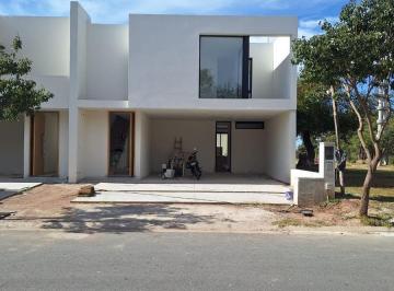 Casa · 203m² · 5 Ambientes · 2 Cocheras · Duplex en Venta La Luisita