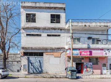 Bodega-Galpón · 1139m² · Galpón de 3 Plantas a Reciclar en Mataderos