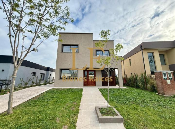Casa · 197m² · 6 Ambientes · 4 Cocheras