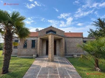 Casa · 330m² · 6 Ambientes · 1 Cochera · Casa Quinta en Alquiler en Lujan, Hosteria, con Quincho y Pileta