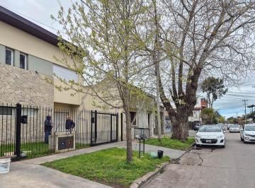 Casa · 100m² · 3 Ambientes · 1 Cochera · Duplex en Alquiler 3 Amb con Patio en Pinos de Anchorena