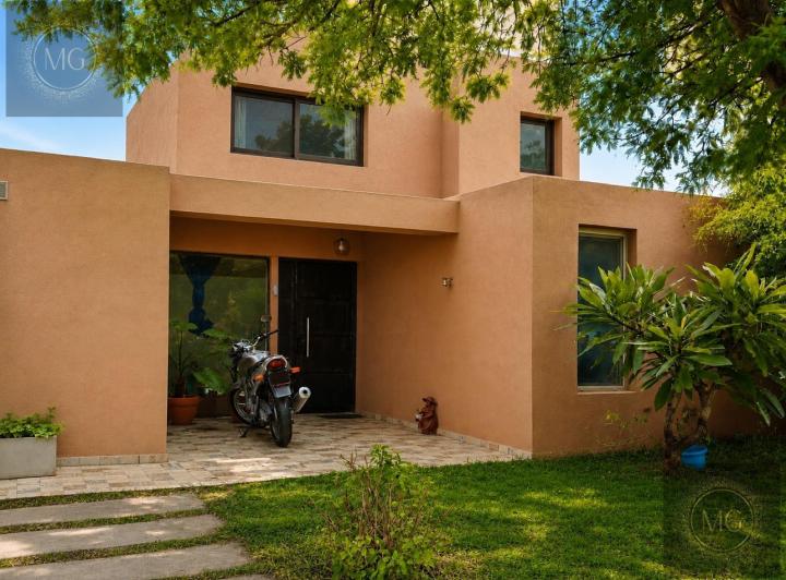 Casa · 300m² · 4 Ambientes