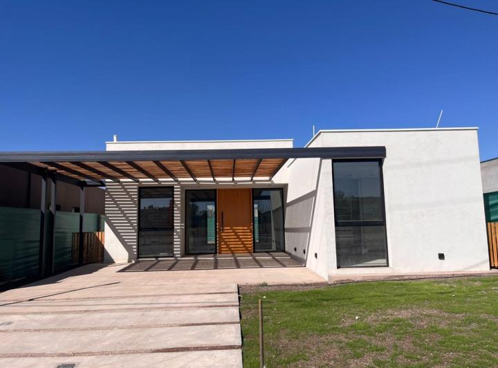 Casa · 126m² · 4 Ambientes · 1 Cochera