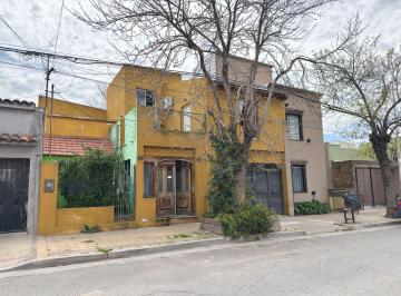 Casa · 188m² · 4 Ambientes · 2 Cocheras · Casa Semicentrica de Dos Dorm., Tandil.