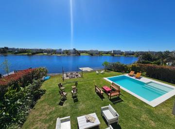 Casa · 240m² · 7 Ambientes · 4 Cocheras · Alquiler Temporario - Casa a La Laguna en Villanueva