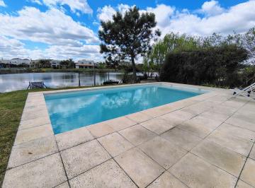 Casa · 193m² · 6 Ambientes · 4 Cocheras · Casa Al Agua, Barrio Santa Teresa