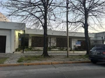 Casa · 230m² · 4 Ambientes · 1 Cochera · Casa a La Venta