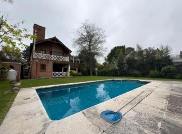 Casa · 530m² · 6 Ambientes · 5 Cocheras · Casa en Venta - Lomas de San Isidro - 4 Dorm. (Master Suite) - Jardín y Pileta