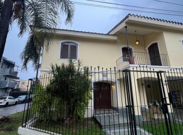 Casa de 7 ambientes, San Miguel de Tucumán · Alquiler: Casona Señorial en Parque Centenario