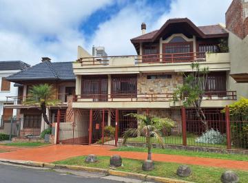 Casa · 419m² · 8 Ambientes · 3 Cocheras · Exclusiva Casa en El Corazón del Parque Urquiza