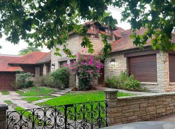 Casa de 7 ambientes, Tandil · Alquiler Chalet 7 Amb. Av Avellaneda, Tandil - Quincho y Garage Doble