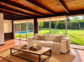 Casa · 200m² · 5 Ambientes · 1 Cochera · Casa en Venta Canning Apto Credito