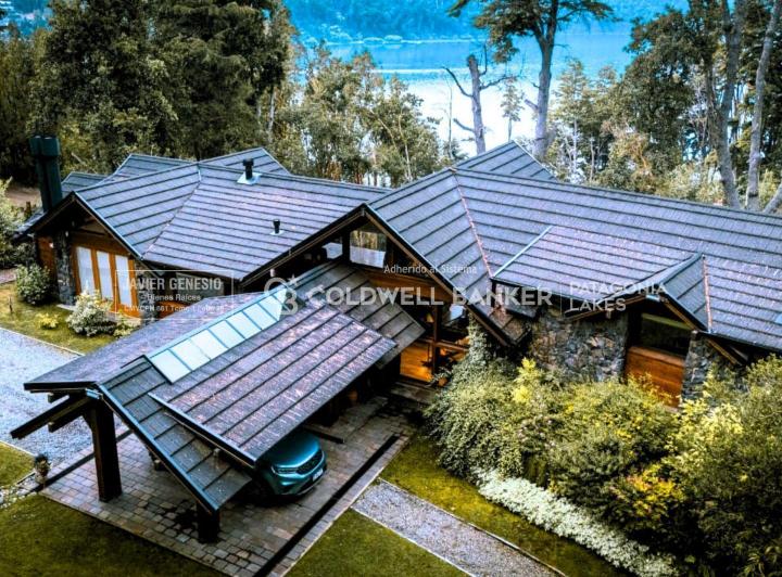 Casa · 330m² · 6 Ambientes · 3 Cocheras