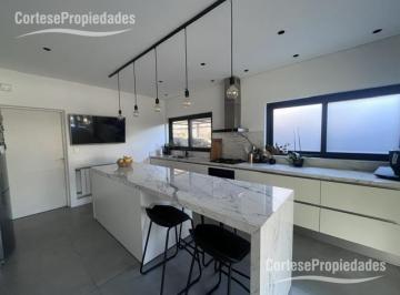 Casa · 180m² · 5 Ambientes · 2 Cocheras · Casa - Santa Catalina