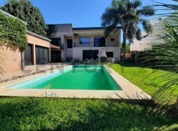 Casa · 400m² · 4 Dormitorios · 2 Cocheras · Casa a La Venta en Villa Elisa
